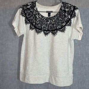 Gap short sleeve lace neck top.